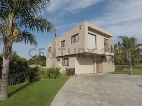 Casa 6 ambientes con 3 baños