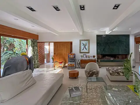 Venta Casa Olivos con pileta y 6 dormitorios