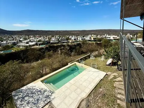 Venta Hermosa Casa estilo LOFT con Pileta y Deck