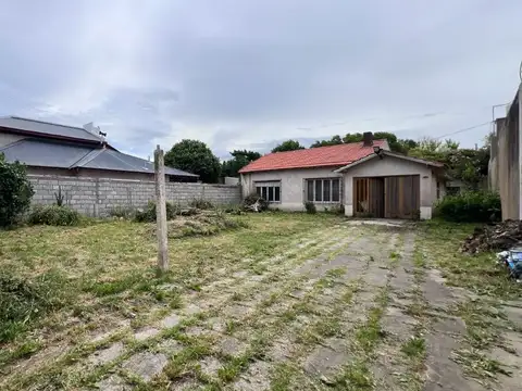 Casa a reciclar en a 1 cuadra de zona 4 en Miramar