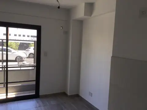 Av. Hipólito Yrigoyen 7700, Piso PB