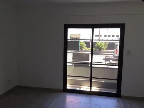 VENTA DUPLEX 2 AMB.FRENTE C/BALCÓN Y PATIO BANFIELD O.