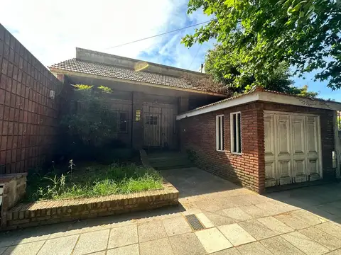 VENTA CADA 4 AMB JARDIN COCHERA BERNAL CENTRO