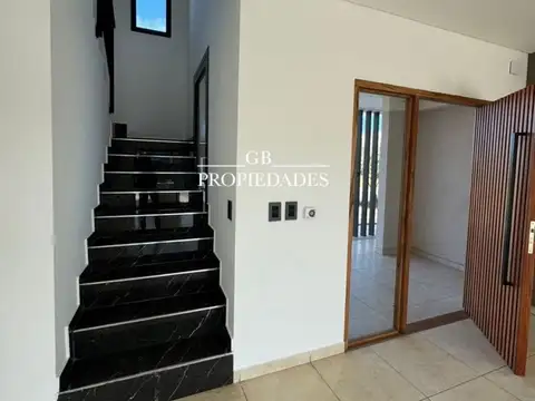 Casa 4 ambientes con 3 baños