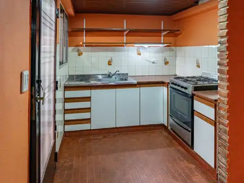 Casa 4 ambientes con 1 baño