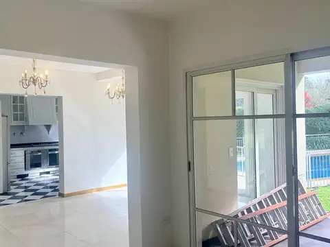 Casa 5 ambientes con 3 baños