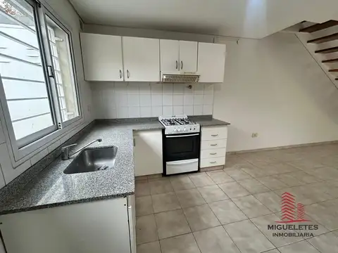 Depto Tipo Casa en Alquiler de 3 ambientes