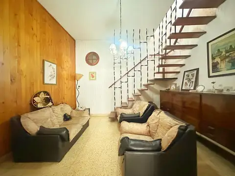 Casa 8 ambientes con 3 baños