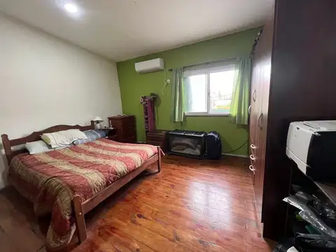 NUEVO VALOR Galpón con 2 dptos + local al frente