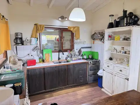 Casa 4 ambientes con 2 baños