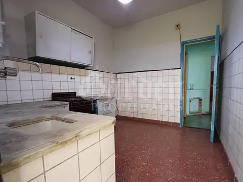 PH 3 ambientes al frente totalmente independiente. 2 Dormitorios. Patio. 76 m2 totales