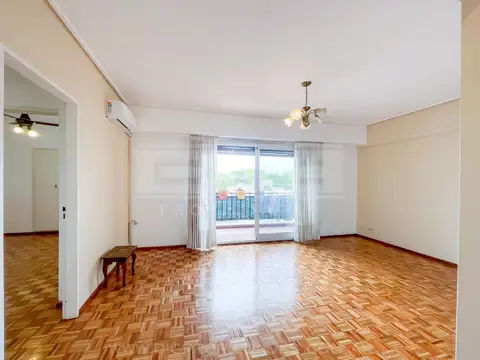 Av Santa Fe al 700 entre Belisario y Peru