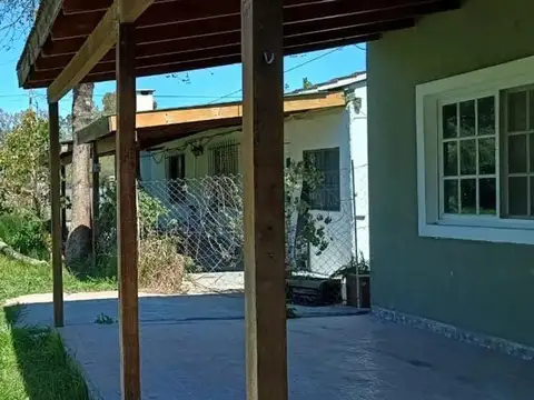 VENTA 3 CASAS LOS CARDALES CON JARDIN