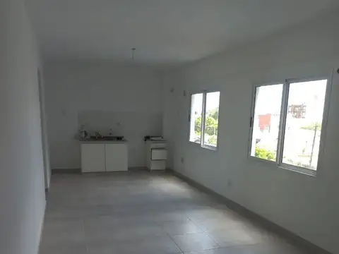 OPORTUNIDAD VENTA 2 AMBIENTES AMPLIO VILLA LUZURIAGA CENTRO 