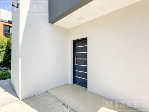 Casa 4 ambientes con 3 baños