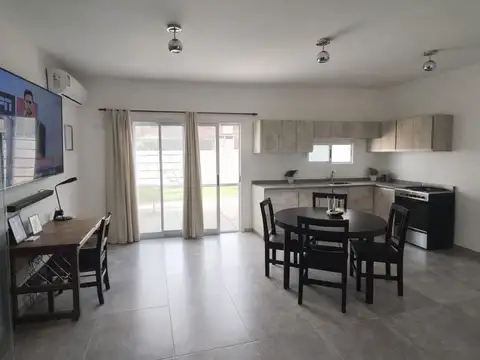 Casa 5 ambientes con 1 baño