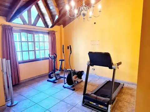 Casa en Venta con 3 cocheras