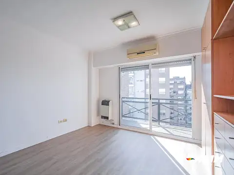 Departamento de 1 ambiente al frente con balcón corrido. Monoambiente apto crédito en Villa Urquiza