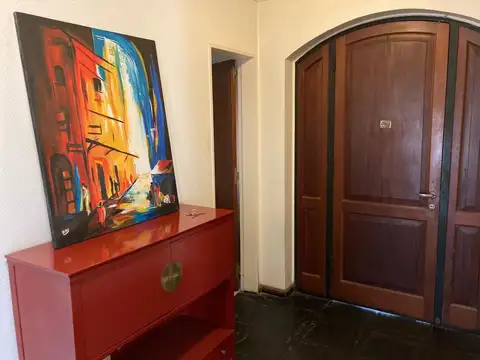 Casa 8 ambientes con 4 baños