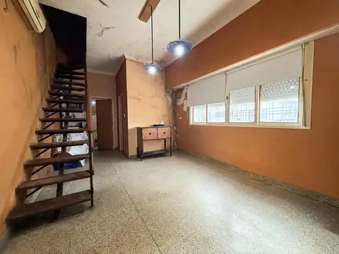 EN VENTA DUPLEX 3 AMBIENTES Y MEDIO CON COCHERA.