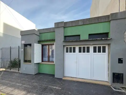 Se vende casa 2 dorm. exc. ubic. en V. Tuerto