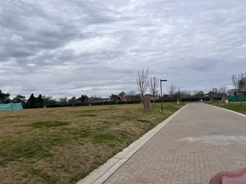 Terreno en Venta en Countries y Barrios Cerrados en Pilar, USD 180.000