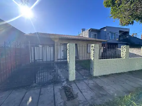 Venta De Lote Casa de 4 Ambientes en Berazategui