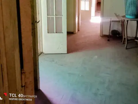 Casa 10 ambientes con 2 baños