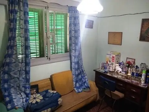 Casa americana de 4 ambientes en Morón.