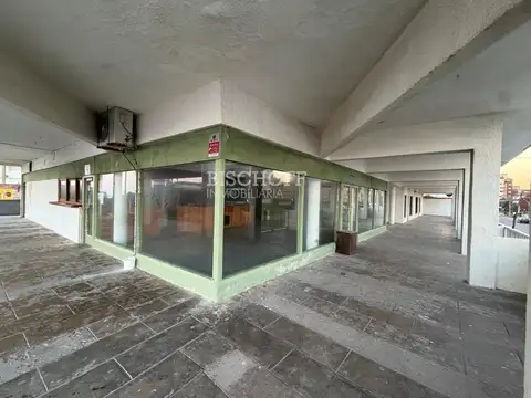 LOCAL COMERCIAL EN ALQUILER, FRENTE AL MAR