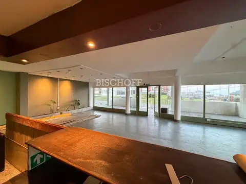LOCAL COMERCIAL EN ALQUILER, FRENTE AL MAR