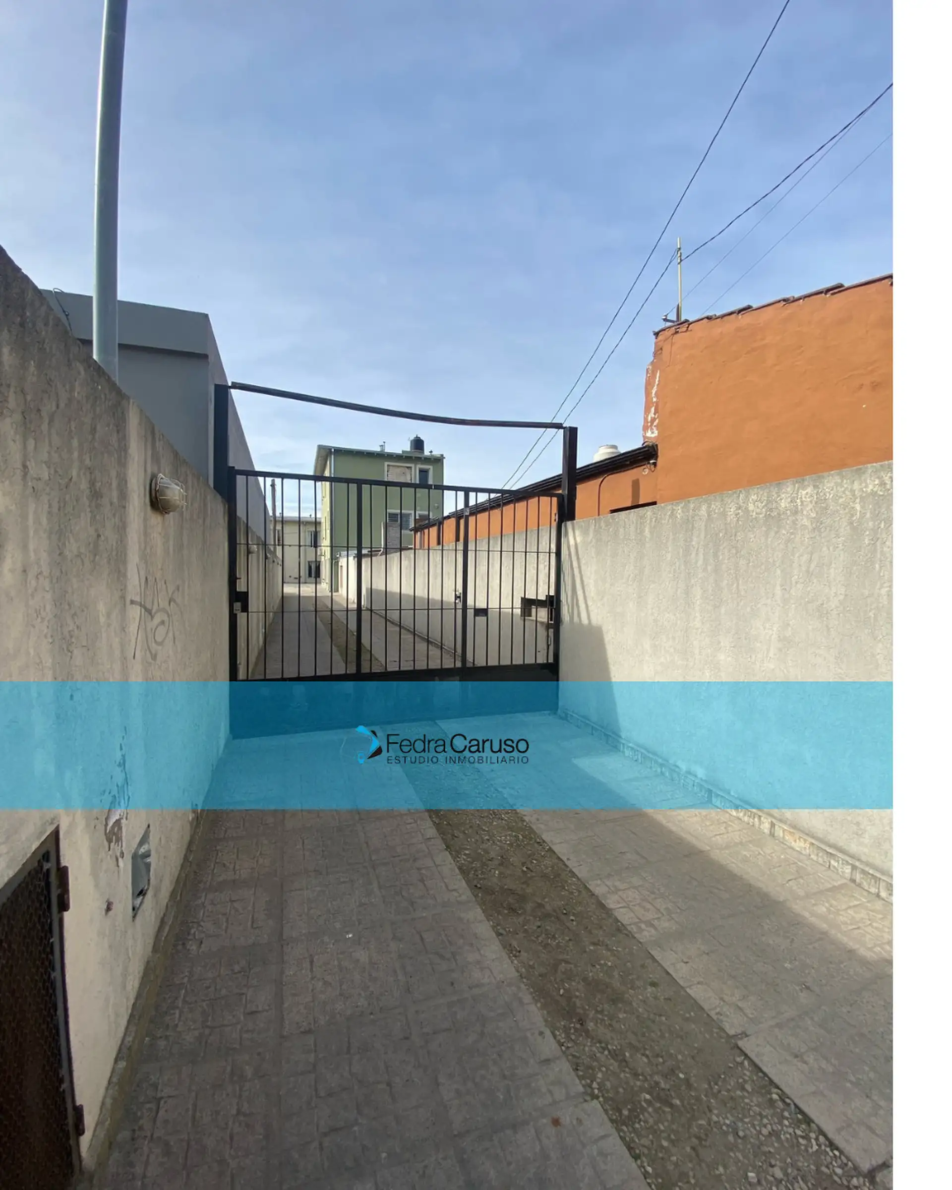 Depto 3 amb 60m², 2 dorm, 1 baño — 1er piso con acceso para auto (complejo)