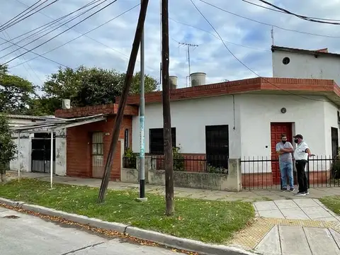 CASA DE 2 DORMITORIOS CON GALPON DE 70m2.