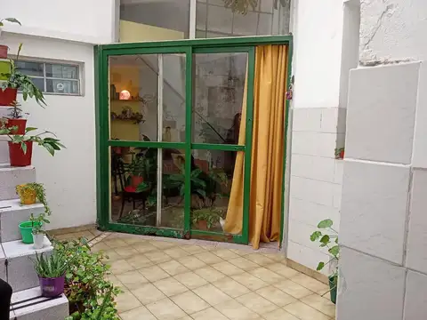 PH en venta dos dormitorios con patio y terraza, Luis Agote.
