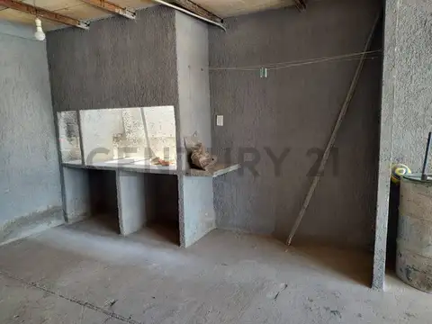 Casa 6 ambientes con 2 baños