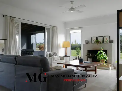 Casa en Alquiler con 2 cocheras