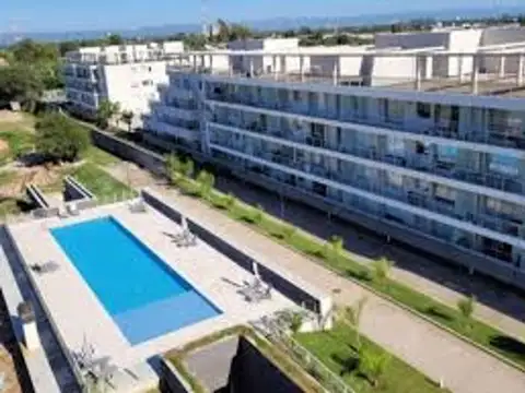 VENTA COCHERA CON BAULERA EN FONTANAS DEL SUR 