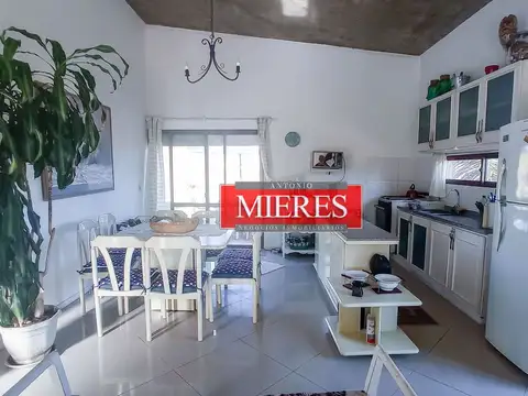 Casa 4 ambientes con 2 baños