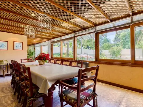 Casa en Venta con 5 cocheras