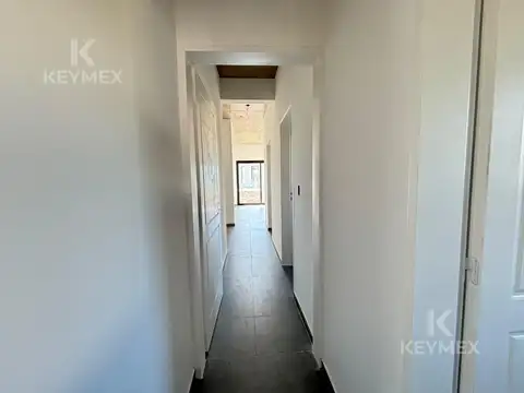 Casa de 4 ambientes en venta- Barrio San Ramiro, Pilar del Este