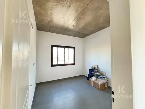 Casa de 4 ambientes en venta- Barrio San Ramiro, Pilar del Este