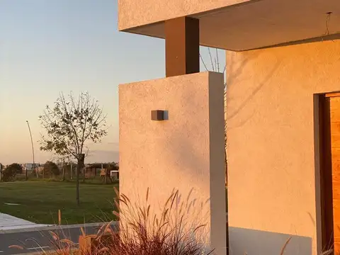 casa en venta en Puertos del Lago Escobar -- 100