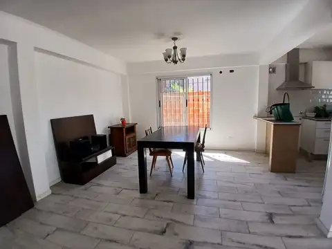 Depto Tipo Casa en Venta con 2 cocheras