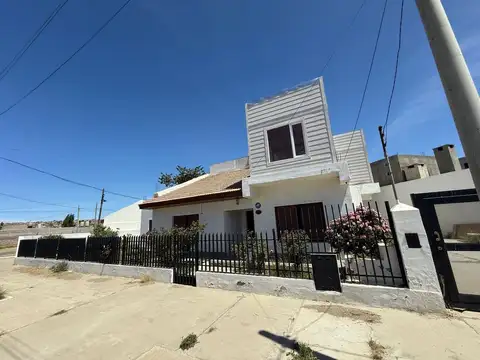 CASA 4 DORMITORIOS BARRIO PUEYRREDON