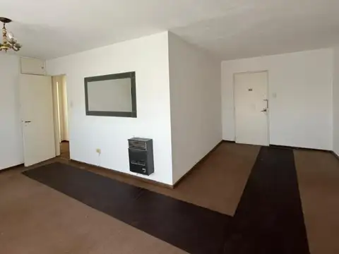 Amplio semipiso de 2 dormitorios con balcón / APTO CREDITO 