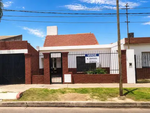 CASA EN LOTE DE 300 M2 CON 6 AMBIENTES