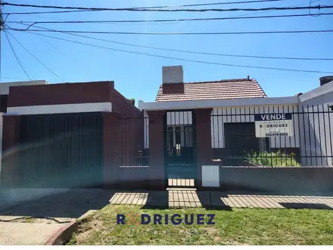 CASA EN LOTE DE 300 M2 CON 6 AMBIENTES