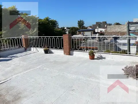 Departamento Casa PH 2 dormitorios Planta Alta espacio para local en PB TERRAZA LIBRE Quilmes Bernal