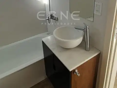 ALQUILER PERMANENTE DOS AMBIENTES CON COCHERA