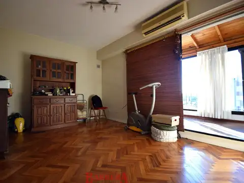 Marcos Paz 3400, Piso 8